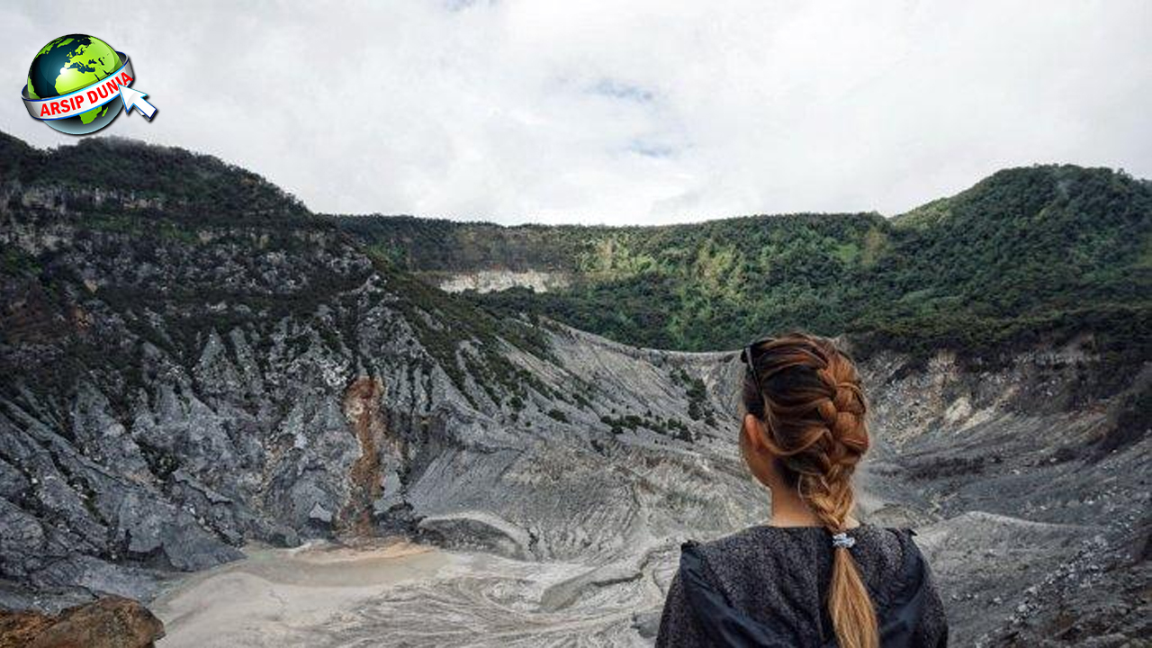 Tangkuban Perahu: Gunung Cantik dengan Cerita Pahit!