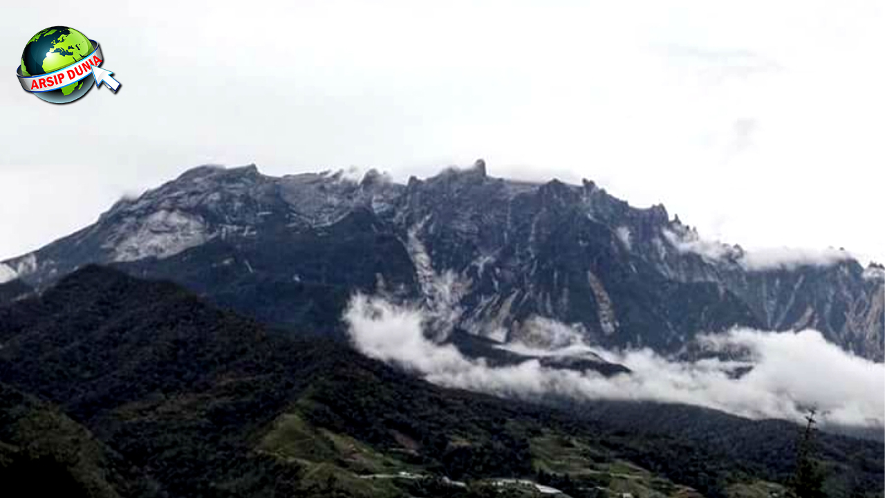 Gunung Kinabalu dan Asal Usulnya yang Bikin Merinding!