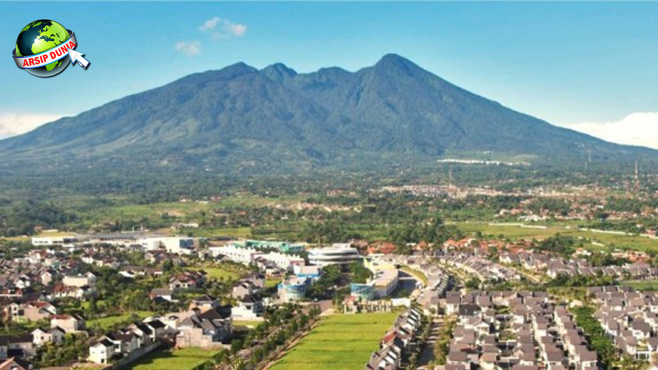 Gunung Salak: Sejarah Tersembunyi di Puncak Jawa Barat!