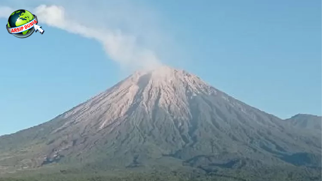 Cerita Lahirnya Gunung Semeru yang Jarang Diungkap!