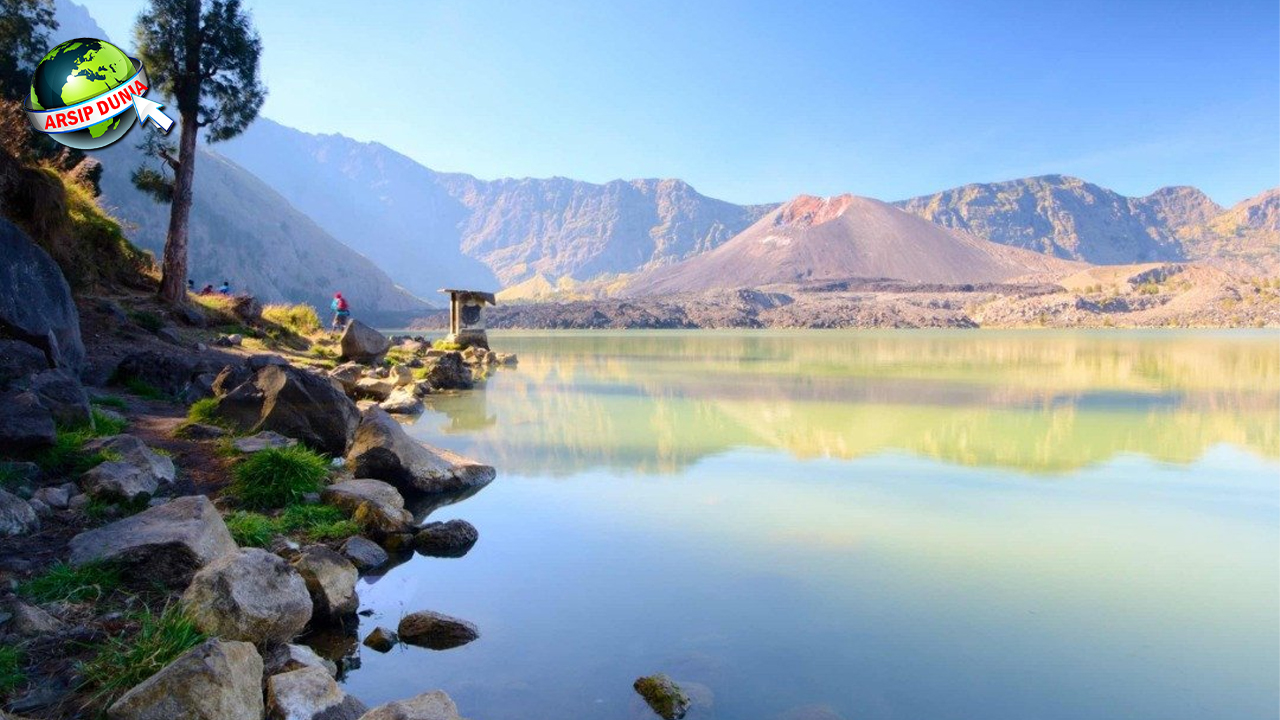 Lake Segara Anak Keindahan Danau di Tengah Gunung Rinjani