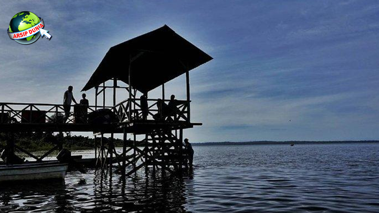 Misteri Asal Usul Danau Rombebai yang Menyimpan Cerita Dalam