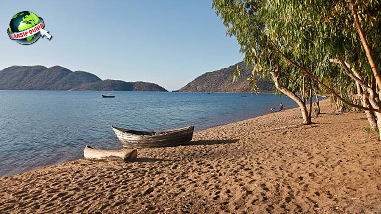 Danau Malawi 7 Fakta Aneh Tapi Nyata dari Afrika Timur