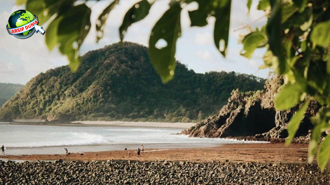 Sensasi Seram di Balik 11 Keindahan Pantai Kawis