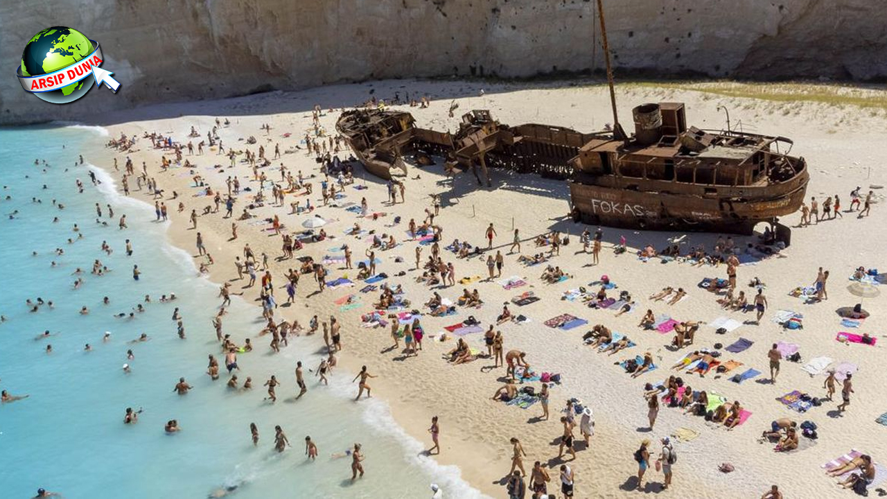 Asal Usul Pantai Navagio 1 Surga Tersembunyi di Yunani
