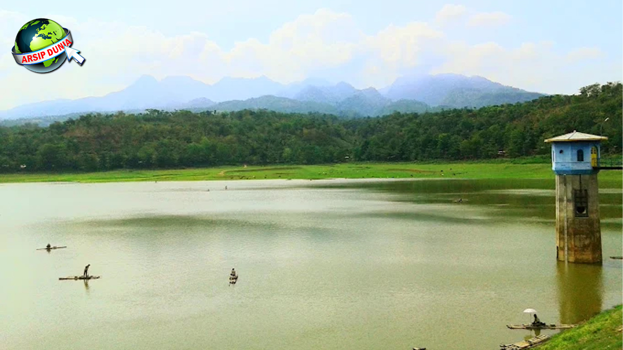 Waduk Gunung Rowo 3 Spot Terbaik Sunset di Pati!