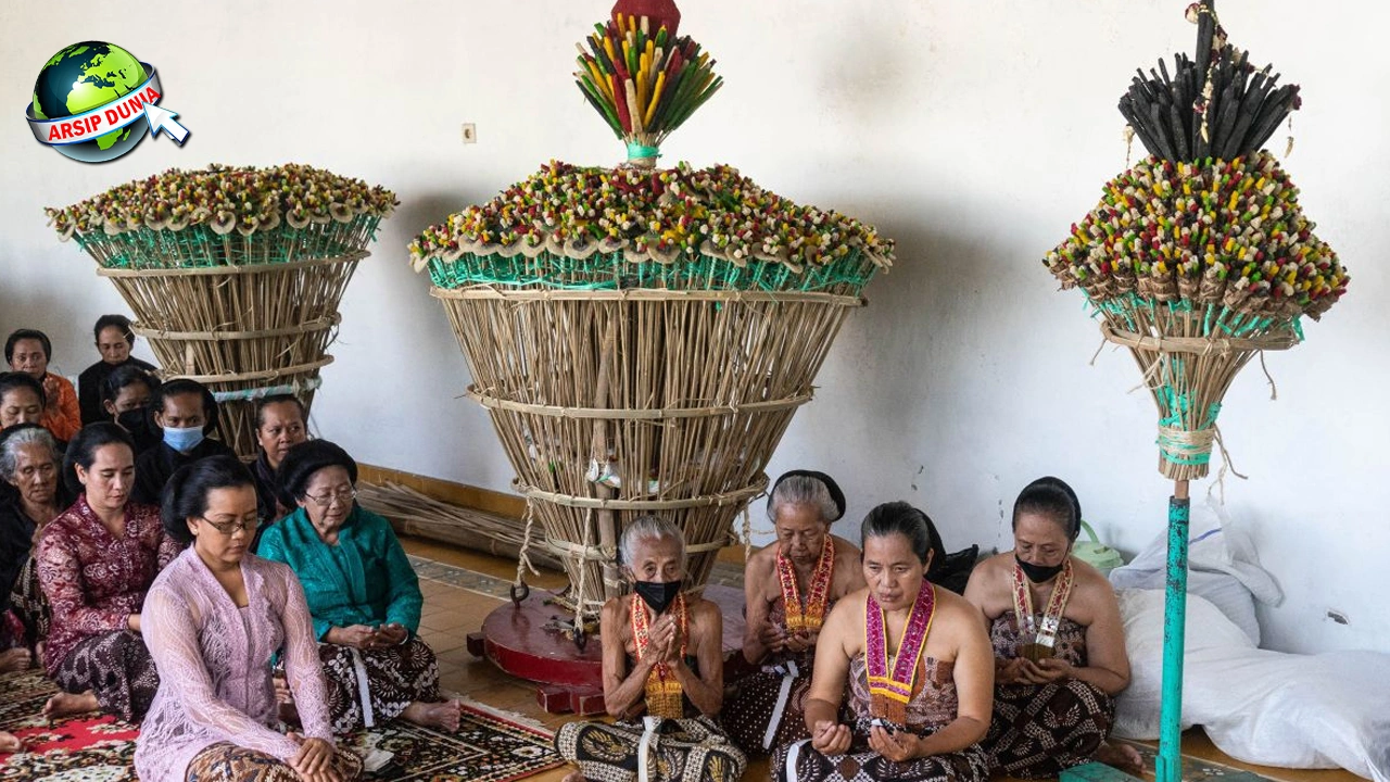 Sejarah Sosial Upacara Daur Hidup: Apa 11 Maknanya?