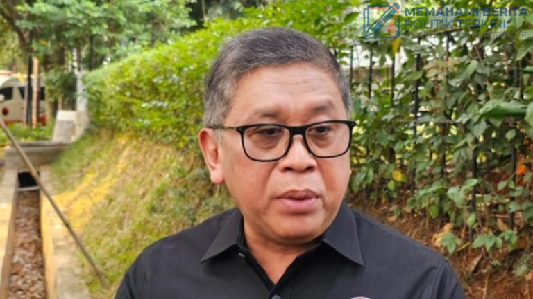 Hasto Kristiyanto menyampaikan kritik PDIP terkait putusan MK soal Gibran